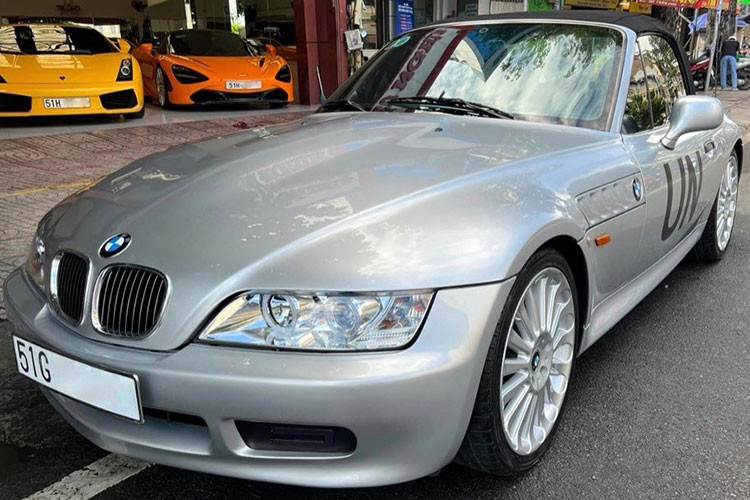 Chiếc BMW Z3 Roadster của Đặng Lê Nguyên Vũ dựa trên nền tảng của chiếc 3 Series E36, trong khi sử dụng thiết kế hệ thống treo tay đòn bán kéo phía sau của 3 Series E30 cũ hơn. Đây là chiếc xe Z Series được sản xuất hàng loạt đầu tiên, vì thế nó luôn nhận được sự quan tâm rất lớn của người tiêu dùng.