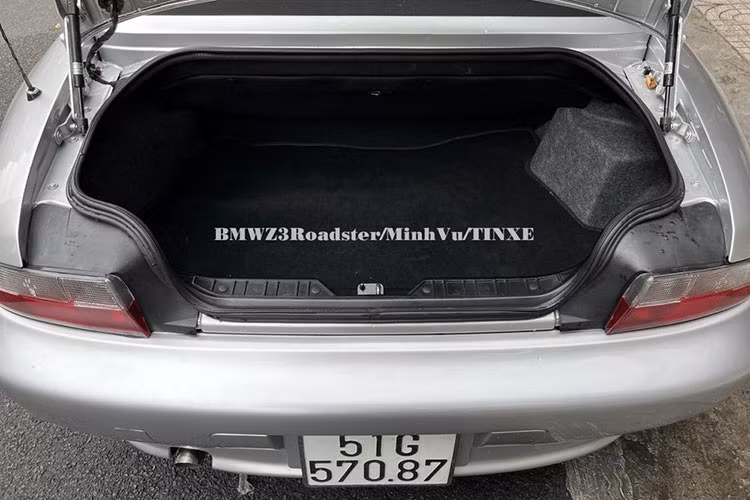 Các mẫu BMW Z3 Roadster bản 1.8, 2.0 và 2.2i không có sẵn ở Mỹ, đây cũng là thị trường duy nhất đón nhận mẫu 2.3 và 2.5. Năm 1999, bộ phận BMW M đã sản xuất một nguyên mẫu Z3 duy nhất được trang bị động cơ 5,4 L M73 V12. Nó dựa trên chiếc Z3 roadster, có bánh xe 17 inch với lốp 225/45 ở phía trước và 245/40 ở phía sau và được sơn màu cam.