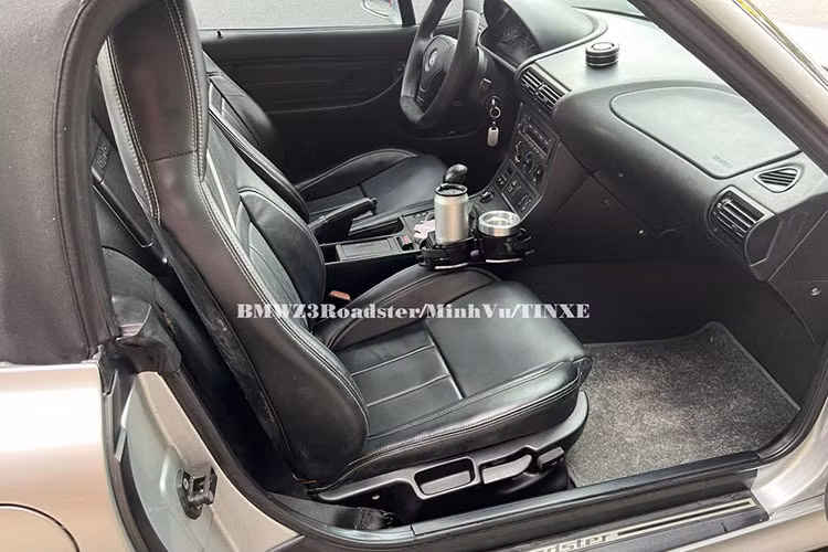 BMW Z3 Roadster sử dụng động cơ 4 xi-lanh sẽ có ống xả đơn, trong khi các mẫu xe khác là 6 xi-lanh có ống xả kép, chắn bùn sau rộng hơn (đối với các mẫu xe trước facelift) và cản trước sửa đổi. Ngoài ra, các mẫu xe M có chắn bùn rộng hơn giống như các mẫu xe 6 xi-lanh nhưng có cản trước và sau độc đáo, gương chiếu hậu bên và lần đầu tiên phân khúc M sử dụng cách bố trí ống xả đối xứng.