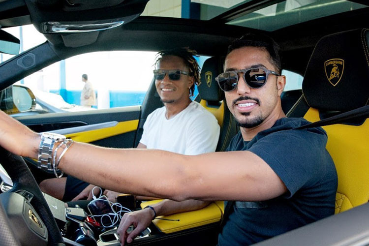 Siêu xe Lamborghini Aventador của Salem Al-Dawsari sở hữu khối động cơ xăng V12, dung tích 6.5L, tạo ra công suất tối đa 700 mã lực và mô-men xoắn cực đại 690 Nm. Động cơ kết hợp với hộp số tự động ISR 7 cấp và hệ dẫn động 4 bánh.