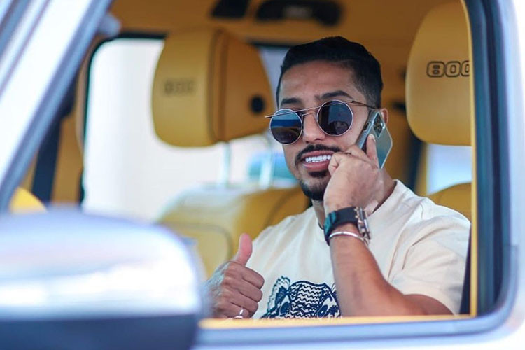 Tại Ả Rập Xê Út, Lamborghini Aventador có giá bán trung bình dao động từ 1.098.400 - 1.464.500 SAR (khoảng 7,23 - 9,65 tỷ đồng). Hiện siêu xe này đã bị ngừng sản xuất và sẽ được hãng Lamborghini thay thế bằng sản phẩm mới vào tháng 3 năm sau.