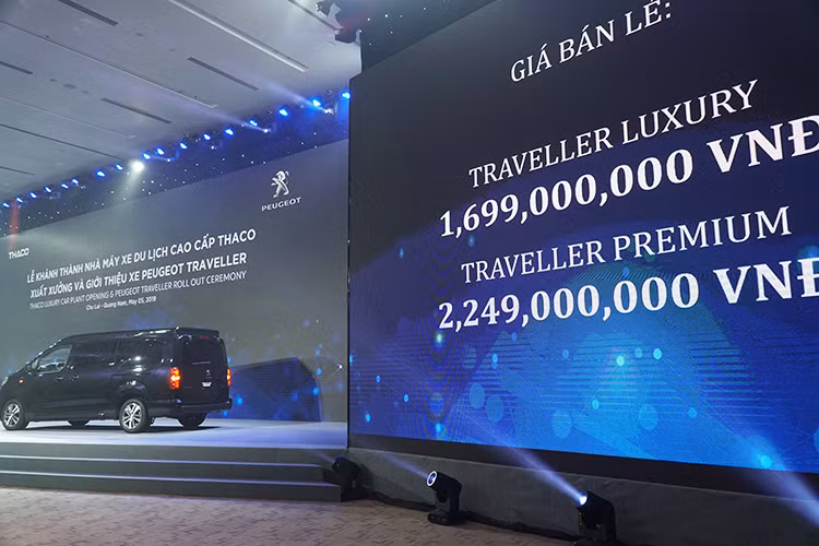 Với những công nghệ trên cùng nền tảng khung gầm thế hệ mới EMP2 của Tập đoàn PSA, giúp Peugeot Traveller đạt được chứng chỉ 5 sao về an toàn theo tiêu chí của Euro NCAP. Tại thị trường Việt Nam, giá xe Peugeot Traveller với 2 phiên bản: Peugeot Traveller Luxury (7 chỗ) là 1,699 tỉ đồng và Peugeot Traveller Premium (4 + 2 chỗ) là 2,249 tỷ đồng.