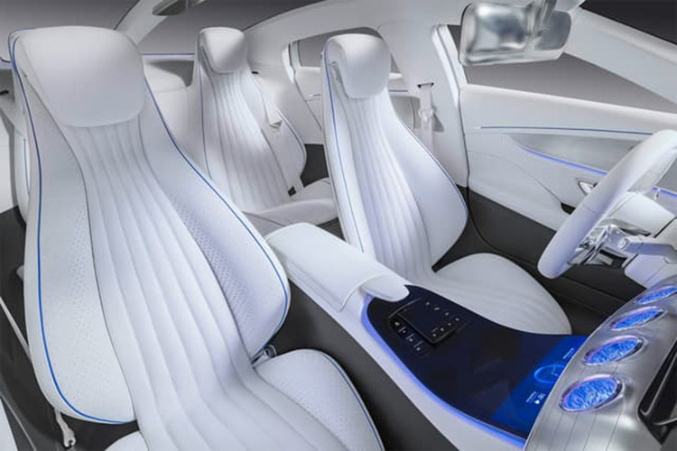 “Làm việc lĩnh vực kỹ thuật trong vài năm, tôi hoàn toàn kinh ngạc trước sự tài tình và sáng tạo của các kỹ sư. Chúng tôi sẽ làm một thứ gì đó vào giữa năm nay, để thể hiện tương lai của an toàn trông sẽ như thế nào. Tôi không muốn nói rõ các tính năng đó là gì nhưng có những thứ rất gần với series xe hiện tại,” ông Kalennius bổ sung.