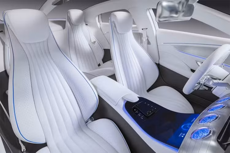 “Làm việc lĩnh vực kỹ thuật trong vài năm, tôi hoàn toàn kinh ngạc trước sự tài tình và sáng tạo của các kỹ sư. Chúng tôi sẽ làm một thứ gì đó vào giữa năm nay, để thể hiện tương lai của an toàn trông sẽ như thế nào. Tôi không muốn nói rõ các tính năng đó là gì nhưng có những thứ rất gần với series xe hiện tại,” ông Kalennius bổ sung.