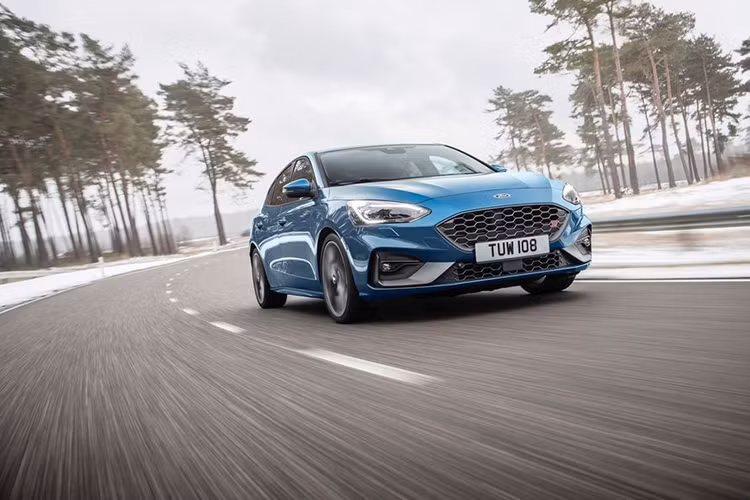Cụ thể, mức giá xe Ford Focus ST 2019 rẻ nhất là bản hatchback chạy bằng động cơ dầu diesel, trong khi bản Station Wagon (Estate) có giá từ 30.595 bảng Anh (tương đương khoảng 929 triệu đồng).
