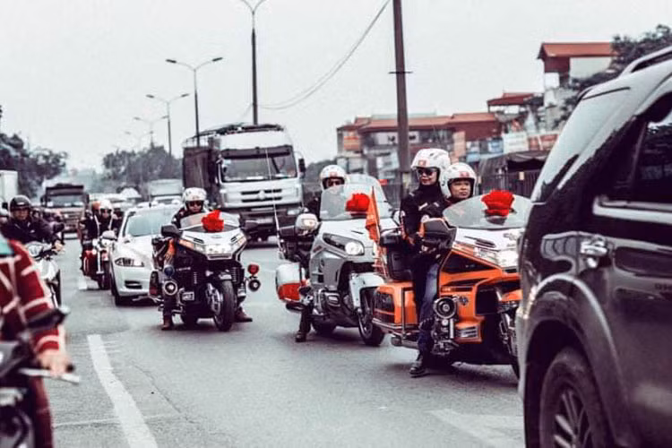 Trong ảnh là loạt xe môtô Honda Goldwing được mệnh danh "vua đường trường" của thương hiệu đình đám Nhật Bản với cả những phiên bản đời cũ "hàng hiếm"