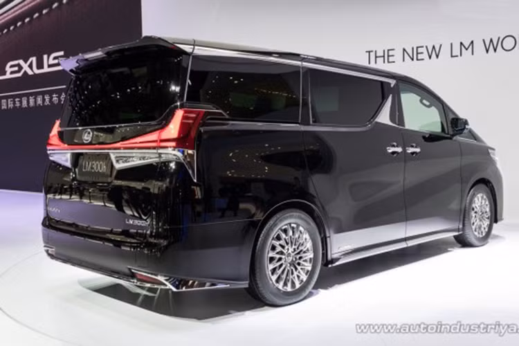 Mặc dù giới giàu có hiện nay có rất nhiều sự lựa chọn để di chuyển như xe sedan hay SUV hạng sang, tuy nhiên vẫn có nhóm khách hàng ưa thích xe minivan, nhất là tại khu vực châu Á. Chính vì thế Lexus LM đã nhanh chóng ra đời để đáp ứng cho nhu cầu này, điều mà đàn em Alphard không làm được.