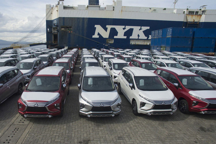 Vào hồi đầu tháng 5/2018 vừa qua, hãng xe Mitsubishi Motors từng tiết lộ thông tin trên trang ôtô Nikkei Asia rằng hoạt động xuất khẩu ôtô sang Việt Nam của hãng đã được khôi phục trở lại sau nhiều tháng bị đình trệ. Mới đây, loạt xe MPV 7 chỗ ngồi Mitsubishi Xpander giá rẻ cũng đã bất ngờ xuất hiện tại nhà máy của hãng tại Việt Nam.