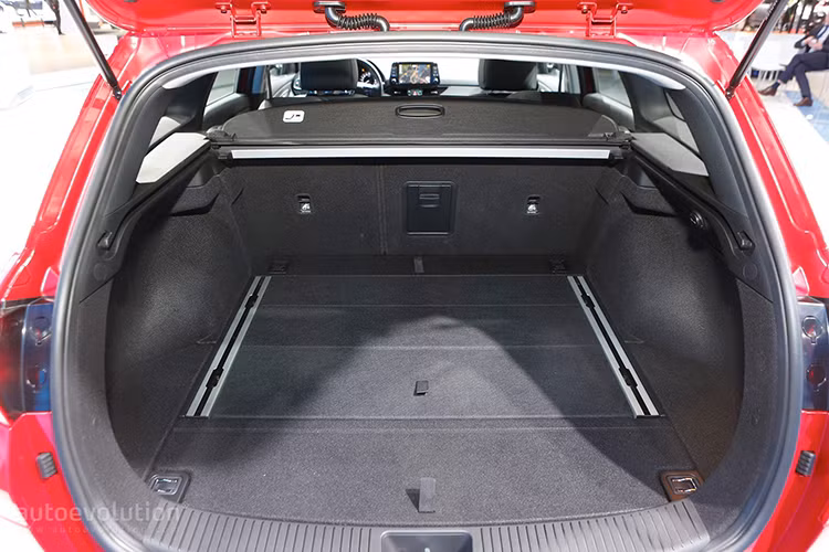 Các phiên bản Hyundai i30 Tourer dành riêng cho thị trường Châu Âu sẽ sử dụng động cơ xăng 1.4 có sức mạnh 100 mã lực, cao hơn là 1.0 Turbo có công suất 120 mã lực, cuối cùng là bản máy xăng 1.4 T-GDI Turbo có sức mạnh 140 mã lực.