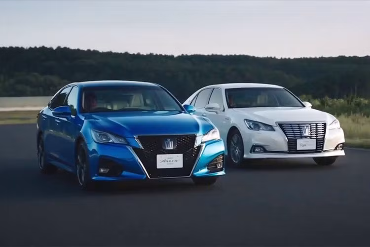 Tại thị trường Nhật Bản, Toyota Crown 2018 bản tiêu chuẩn 2.0 lít tăng áp có giá từ 4.606.200 Yên (khoảng 41.200 USD - tương đương 944 triệu đồng). Hãng Toyota đặt mục tiêu bán 4.500 chiếc Crown mới tại thị trường Nhật Bản mỗi tháng. Toyota Crown 2018 sẽ chính thức được bày bán tại thị trường quê nhà vào cuối tuần này.