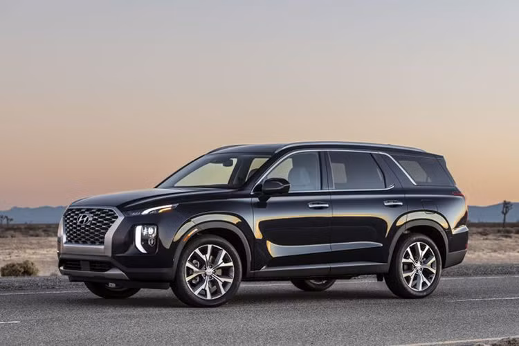 Mẫu SUV cỡ lớn Hyundai Palisade 2020 mới đã chính thức trình làng trong triển lãm Ô tô Detroit 2019 diễn ra vào đầu năm nay. Tuy nhiên đến nay xe mới được công bố giá bán Hyundai Palisade hoàn toàn mới khởi điểm từ 31.550 USD (tương đương 733,6 triệu đồng), rẻ bằng nửa so với giá 1,44 tỷ ở Đông Nam Á (Philippines).