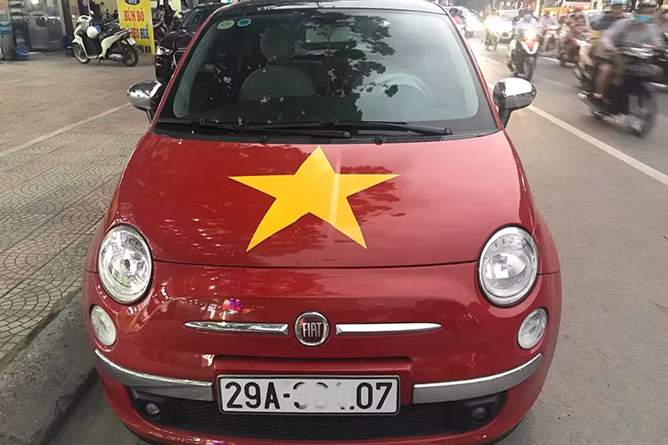 Xe cỡ nhỏ Fiat 500 thường là sự lựa chọn của những người cần một chiếc xe nhỏ gọn để lưu thông trong đô thị. Tuy nhiên, nó cũng được xem là một mẫu xe thuộc dạng "hàng hiếm" dành cho những người dùng có cá tính.