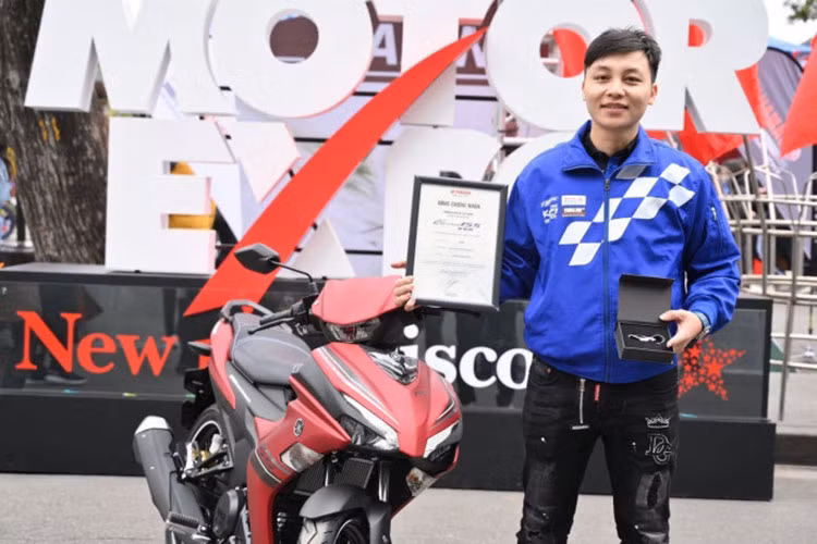 Yamaha Exciter 155 VVA hoàn toàn mới được trang bị động cơ dung tích 155,1 cc, 4 kỳ, làm mát bằng chất lỏng. Động cơ này sản sinh công suất 17,7 mã lực tại 9.500 vòng/phút, kết hợp với hộp số côn tay 6 cấp thay vì 5 cấp như phiên bản 150 phân khối.