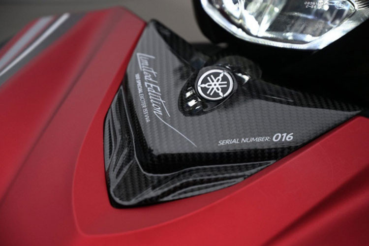 Tuy là phiên bản đặc biệt được công bố tới 100 triệu đồng, nhưng giá xe Yamaha Exciter 155 Limited Edition được Yamaha Việt Nam ưu đãi với giá bán bằng với bản Xanh GP cao cấp 50.500.000đ chỉ dành cho 100 vị khách hàng đầu tiên đặt mua xe thành công trên website trước khi Exciter 155 VVA ra mắt.