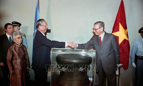 Dai tuong Le Duc Anh va viec binh thuong hoa quan he voi cac nuoc lon