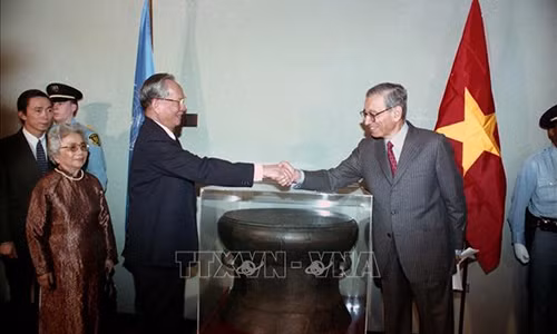 Dai tuong Le Duc Anh va viec binh thuong hoa quan he voi cac nuoc lon