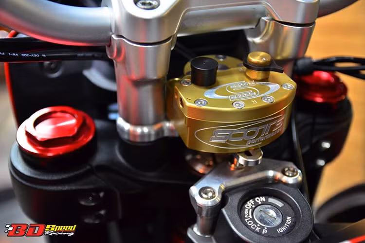 Các chi tiết nhỏ như ốc cũng được bổ xung làm mới bằng loại hàng độc.