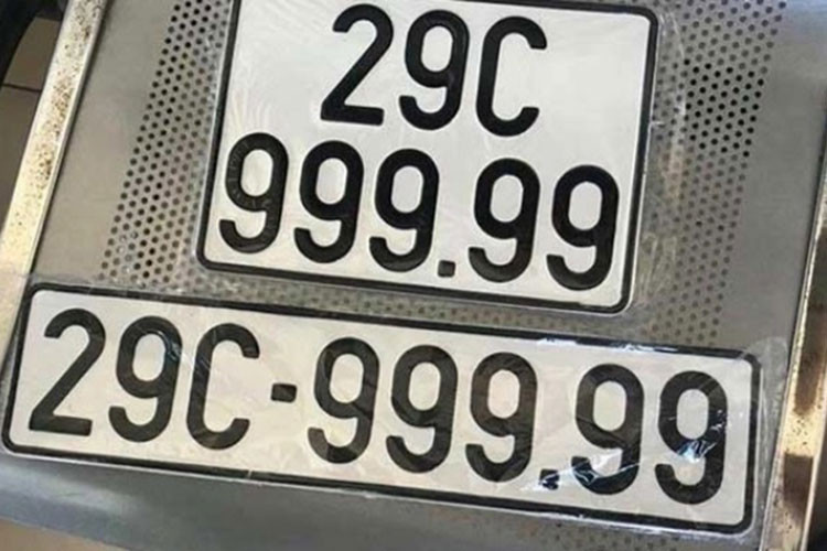 De xuat dau gia bien so xe hoan toan tren internet