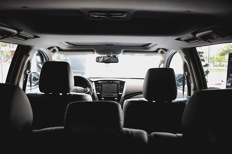 Hệ thống điều hòa tự động 2 vùng độc lập, với 2 giàn lạnh tích hợp cửa gió điều hòa cho hàng ghế thứ hai và hàng ghế thứ ba kèm chức năng làm sạch không khí Nano-e. Gương chiếu hậu chống chói tự động, giúp hạn chế ánh sáng phản xạ từ gương hậu chiếu tới tài xế, ngăn ngừa hiện tượng chói mắt vì đèn pha của xe phía sau. Cửa sổ trời, Camera toàn cảnh 360 hỗ trợ người lái dễ dàng quan sát trong các tình huống lùi, dừng và đỗ xe hoặc di chuyển trên đường đô thị đông đúc.