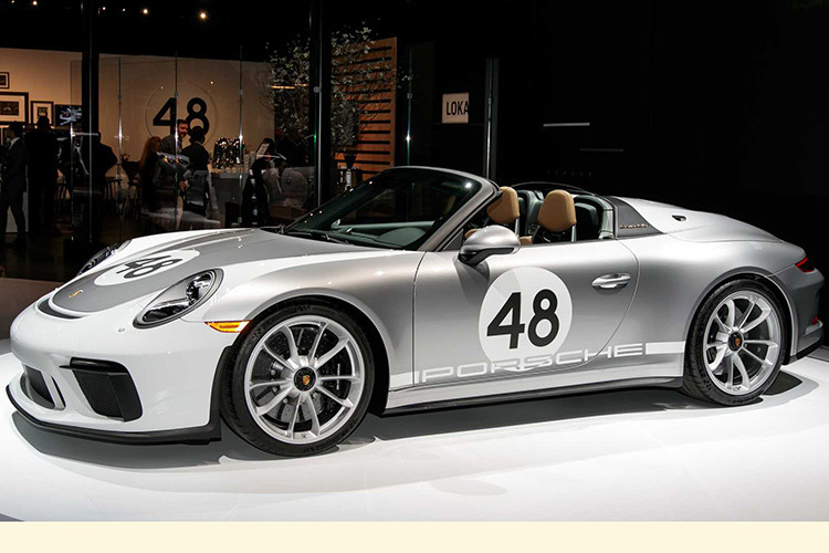 Giá xe Porsche 911 Speedster 2019 tại thị trường Mỹ hiện vẫn còn là ẩn số, nhưng khả năng cao hãng xe thể thao Đức sẽ chia thành nhiều mức giá khác nhau cho các cấu hình khác nhau của 911 Speedster ở Mỹ.