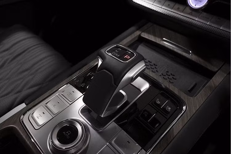 Tank 500 sử dụng động cơ hybrid với máy xăng 2.0L kết hợp mô-tơ điện, sản sinh tổng công suất 350 mã lực và mô-men xoắn 616 Nm. Xe đi kèm hộp số tự động 9 cấp và hệ dẫn động 4WD..