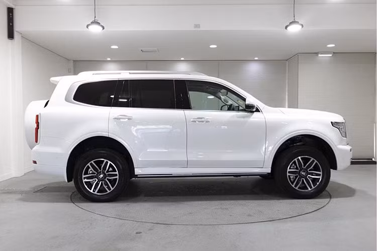 Hiện chưa công bố mức giá xe Tank 500 tại Việt Nam. Tuy nhiên, các đại lý ước tính xe sẽ có giá không dưới 2 tỷ đồng. Đây là con số khá hợp lý khi so sánh với mức giá dự kiến của Tank 300 (1,3-1,7 tỷ đồng cho hai phiên bản).