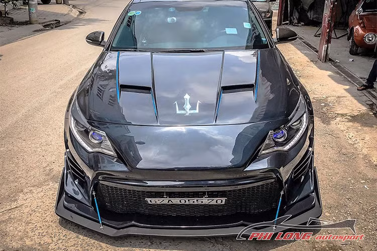 Kia Optima là dòng sedan hạng D không mấy được ưa chuộng tại thị trường Việt Nam, tuy nhiên nó vẫn có một phong cách riêng biệt khác hẳn với các đối thủ như Toyota Camry hay Honda Accord. Hiện đây cũng là dòng xe hạng D có giá bán rẻ nhất tại thị trường Việt Nam hiện tại.