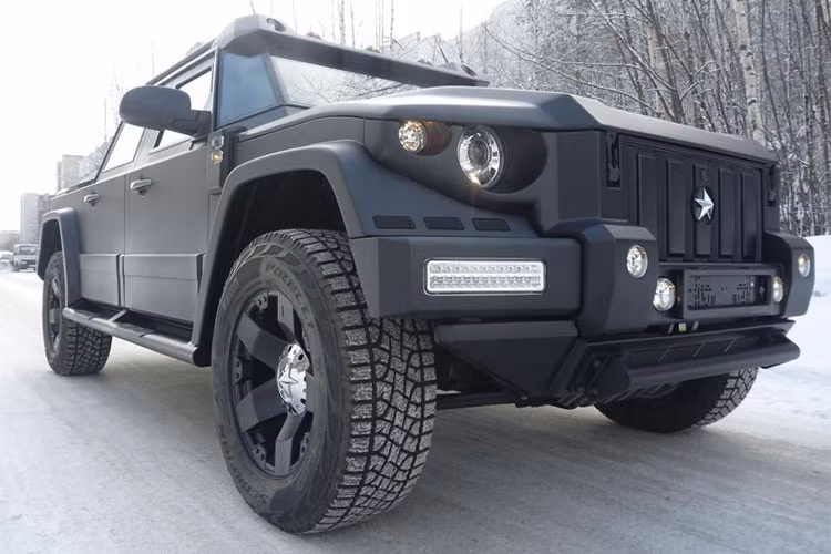 Sau khi cho ra lò Dartz Prombron Black Russian, hãng Dartz sẽ tiếp tục giới thiệu mẫu SUV bọc thép có tên Prombon Black Shark - xe sử dụng động cơ V8 BiTurbo, dung tích 5,5 lít hoặc V12, dung tích 6.0 lít do hãng Mercedes-Benz sản xuất. Động cơ của Dartz Prombron Black Shark có thể sản sinh công suất lên đến 1.500 mã lực.