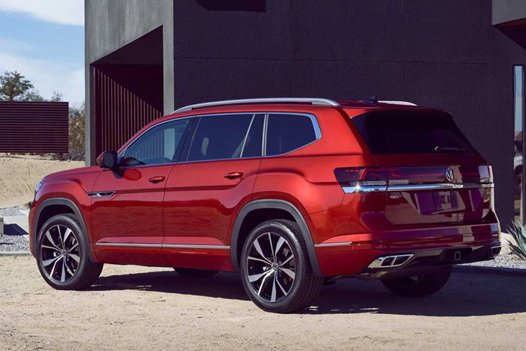 Vè ngoại hình, mẫu xe SUV Volkswagen Teramont X 2024 sở hữu gói thiết kế thể thao R-line mang dấu ấn thời thượng. Điểm nhấn thiết kế phối màu đen đồng điệu từ viền cản xe, mâm xe cho đến giá nóc tạo ấn tượng mạnh.