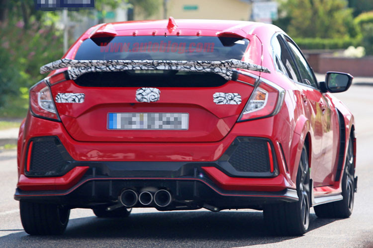 Mới đây, chiếc hatchback hiệu suất cao Honda Civic Type R đã được phát hiện đang chạy thử tại châu Âu. Tuy nhiên, nhiều người đặt câu hỏi tại sao Honda lại sốt sắng tới vậy trong việc ra mắt một phiên bản mới, khi mà phiên bản hiện tại cũng mới được ra mắt cách đây không lâu.