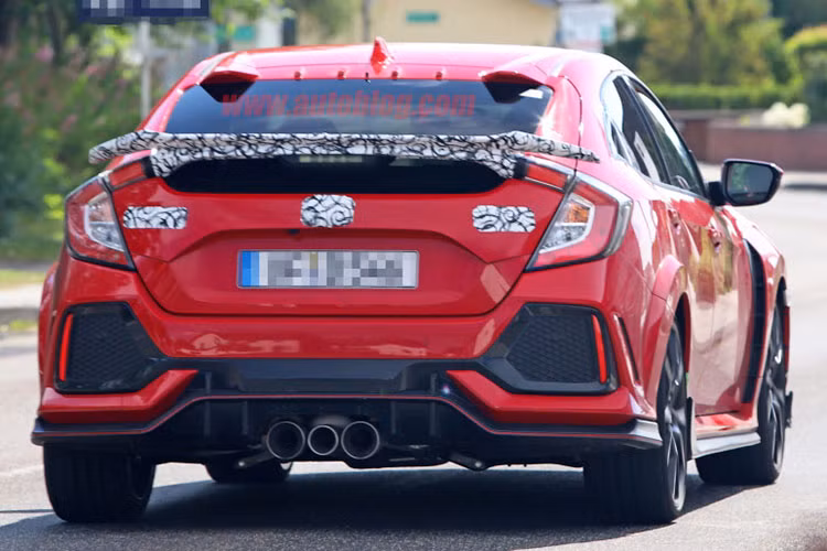 Mới đây, chiếc hatchback hiệu suất cao Honda Civic Type R đã được phát hiện đang chạy thử tại châu Âu. Tuy nhiên, nhiều người đặt câu hỏi tại sao Honda lại sốt sắng tới vậy trong việc ra mắt một phiên bản mới, khi mà phiên bản hiện tại cũng mới được ra mắt cách đây không lâu.