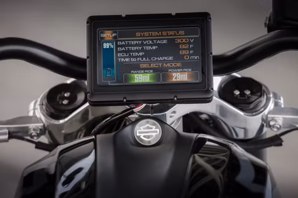 Màn hình hiển thị dung lượng pin, tốc độ, quãng đường còn lại đi được,...