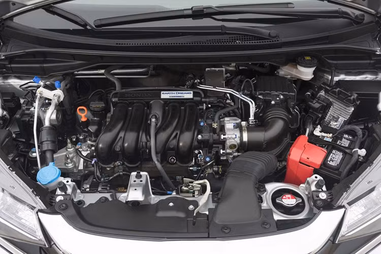 Thực chất, động cơ hybrid-i MMD đã được hãng này áp dụng lên mẫu CR-V Hybrid mới từ năm ngoái. Khối động cơ này bao gồm một động cơ xăng 2.0L i-VTEC và 2 động cơ điện hỗ trợ. Ngoài ra, hộp số đi kèm với biến thể động cơ này cũng sẽ có sự khác biệt so với phiên bản động cơ thông thường.