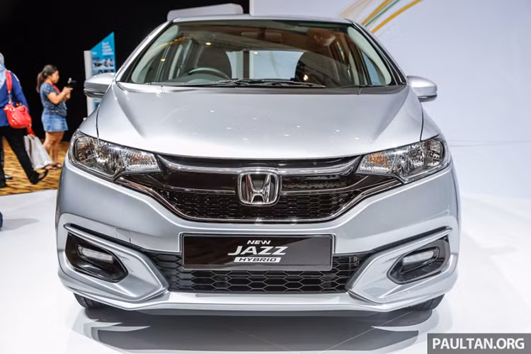 Honda Jazz hay còn gọi là Honda Fit ở một số thị trường, là một mẫu xe hatchback cỡ nhỏ của Honda Nhật Bản. Tuy không phải là một dòng xe có tính chiến lược như các "đàn anh" Civic, CR-V hay Accord nhưng Honda Jazz cũng cho thấy khả năng của mình khi doanh số luôn đạt ở mức trung và cao tại một số thị trường trên thế giới.