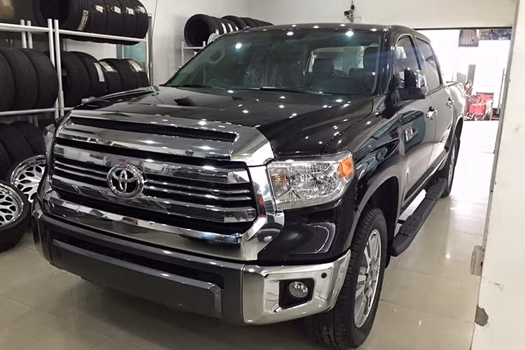 Trong 2 năm trở lại đây, phong trào chơi xe bán tải cỡ lớn đang rộ lên nhanh chóng khi lần lượt F150 của Ford rồi Toyota Tundra được đưa về Việt Nam. Ford F150 có vẻ được ưa chuộng khi có gần 20 chiếc được nhập về với các phiên bản như Platinum hay Limited. Bán tải Toyota Tundra cũng có số lượng khoảng 10 chiếc với các phiên bản 1794 hay TRD Pro. 2/3 số bán tải cỡ lớn này đều tập trung chủ yếu ở khu vực phía Nam.