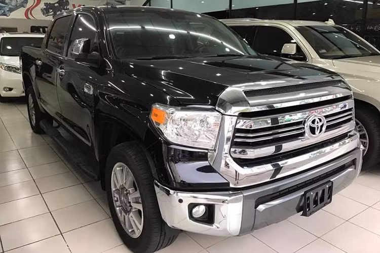 Hiện tại ở thị trường Mỹ, một chiếc Tundra 1794 Editon có giá khoảng 50.000 USD. Khi được nhập về thị trường Việt Nam, đa số chủ sở hữu không muốn áp thuế theo dòng bán tải mà muốn vào dòng xe con để không bị áp niên hạn 25 năm sử dụng nên giá sau thuế sẽ tăng lên gấp 3, vào khoảng 2,5 tỷ đồng.