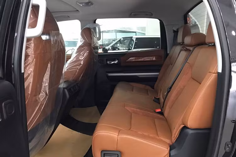 Dựa trên cơ sở những phiên bản Tundra cao cấp, 1794 Edition có động cơ iForce với dung tích lên tới 5.7l V8 nạp khí tự nhiên, với công suất tối đa 380 mã lực. Sức mạnh của động cơ được truyền tới hệ dẫn động 4 bánh qua hộp số tự động 6 cấp và có các hệ thống hỗ trợ như khóa vi sai giới hạn phía sau, ổn định điện tử, điều khiển lực kéo, hỗ trợ kéo rơ-mooc. 