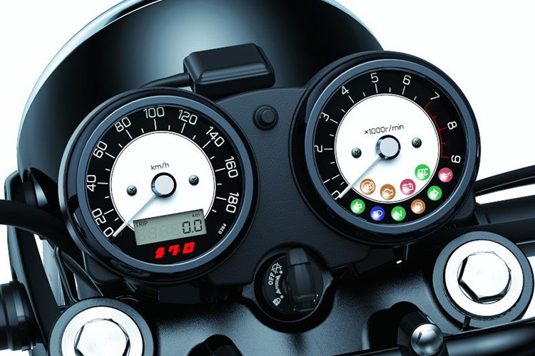 Trong khi lối thiết kế cổ điển đậm chất vẫn được duy trì. Xe có chiều dài tổng thể 2,190 mm, chiều rộng 925mm, chiều cao 1,130mm và chiều cao yên 790mm. Dung tích bình xăng là 15l, trọng lượng khô đạt 227kg.