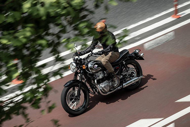 Giá xe Kawasaki Meguro K3 2025 tại thị trường Nhật Bản bán ra là 1.408.000 yên (tương đương khoảng 244 triệu đồng) khi quy đổi ra tiền Việt theo tỷ giá hiện tại.