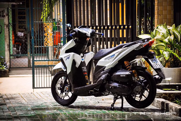 Tại một số thị trường quanh khu vực Đông Nam Á như Thái Lan hay Indonesia, mẫu xe tay ga thể thao phiên bản 2016 này có mức giá khoảng 1.600 USD (hơn 30 triệu đồng). Khi về đến Việt Nam, mẫu xe này chủ yếu được các đại lý xe tư nhân nhập về bán với giá 70 triệu đồng.