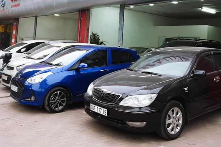 Xe số tự động dễ lái nhưng tìm xe với giá loanh quanh 100 triệu, bạn chỉ có thể tiếp cận được những chiếc xe đời sâu, tốn chi phí bảo dưỡng. Dẫu vậy, thị trường xe cũ vẫn tạo ra "cơ duyên" để bạn săn được chiếc ôtô số tự động giá 100 triệu có chất lượng vượt hẳn giá trị mà bạn bỏ ra.