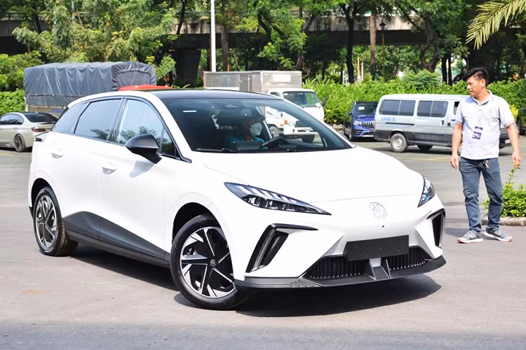 Tuy nhiên, vấn đề về hệ thống sạc và mức độ phổ biến của những chiếc ôtô điện Trung Quốc tại Việt Nam vẫn là yếu tố mà khách hàng cần cân nhắc trước khi quyết định mua. Nếu bạn quan tâm đến MG4 EV, đây có thể là thời điểm thích hợp để xuống tiền.
