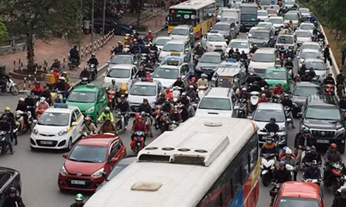 Ha Noi: Danh sach 11 tuyen pho cam taxi va xe tai gio cao diem