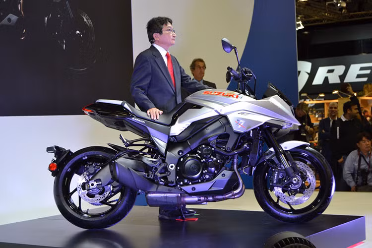Vào năm 1981, cũng tại triển lãm Cologne (nay là Intermot), Suzuki đã gây bất ngờ khi tung ra mẫu xe GSX-1100S Katana có kiểu dáng vô cùng độc đáo khi đó. GSX-1100S Katana sở hữu kiểu dáng viễn tưởng với đường nét góc cạnh đậm tính tương lai. Sau gần 40 năm, GSX-1100S Katana vẫn được xem là chiếc xe biểu tượng của thập niên 1980.