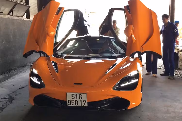 Mức giá siêu xe McLaren 720S tại thị trường nước ngoài là 208.600 Bảng (tương đương 5,8 tỷ đồng). Nếu lăn bánh trên đường phố Việt Nam với biển trắng (đóng đầy đủ thuế, phí), chủ nhân của siêu xe McLaren 720S mới này sẽ phải bỏ ra số tiền không dưới 18,6 tỷ đồng.