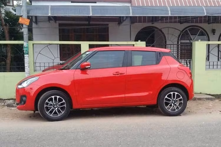 Theo đánh giá của thành viên này về chiếc Maruti Swift 2018 (xe giá rẻ Suzuki Swift) thiết kế của thế hệ mới của xe dựa trên nền tảng Heartect với chiều dài ngắn hơn, rộng hơn và thấp hơn mô hình tiền nhiệm. 