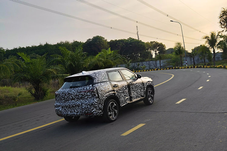 Mitsubishi XFC ban thuong mai bi 