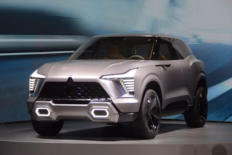 Mitsubishi XFC ban thuong mai bi 