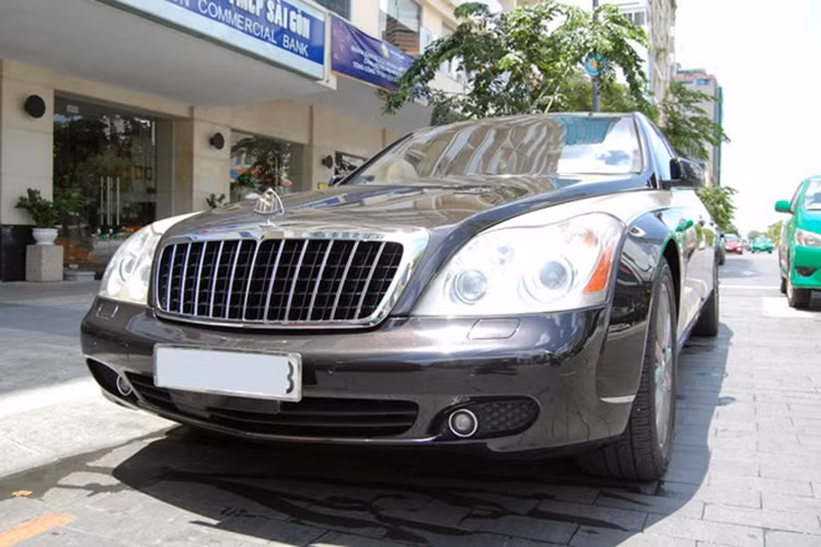 Ngoài ra, xe cũng có nhiều tính năng an toàn khác như kiểm soát hành trình, hệ thống phân bổ lực phanh SBC, hệ thống treo AirMatic...