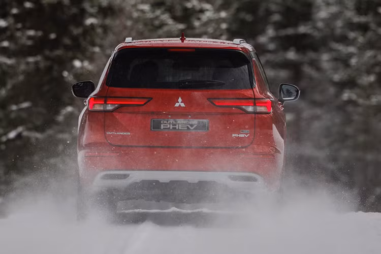 Khởi đầu mẫu xe SUV Mitsubishi Outlander 2025 với ngoại thất, khu vực này được thay đổi rất nhẹ và những ai không quen thuộc với dòng SUV Nhật sẽ khó lòng nhận ra thay đổi tới từ đâu.